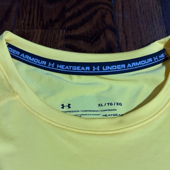 BRAND NEW! Under Armour Men's Yellow Short Sleeve Under Armour Size XL - Picture 2 of 4